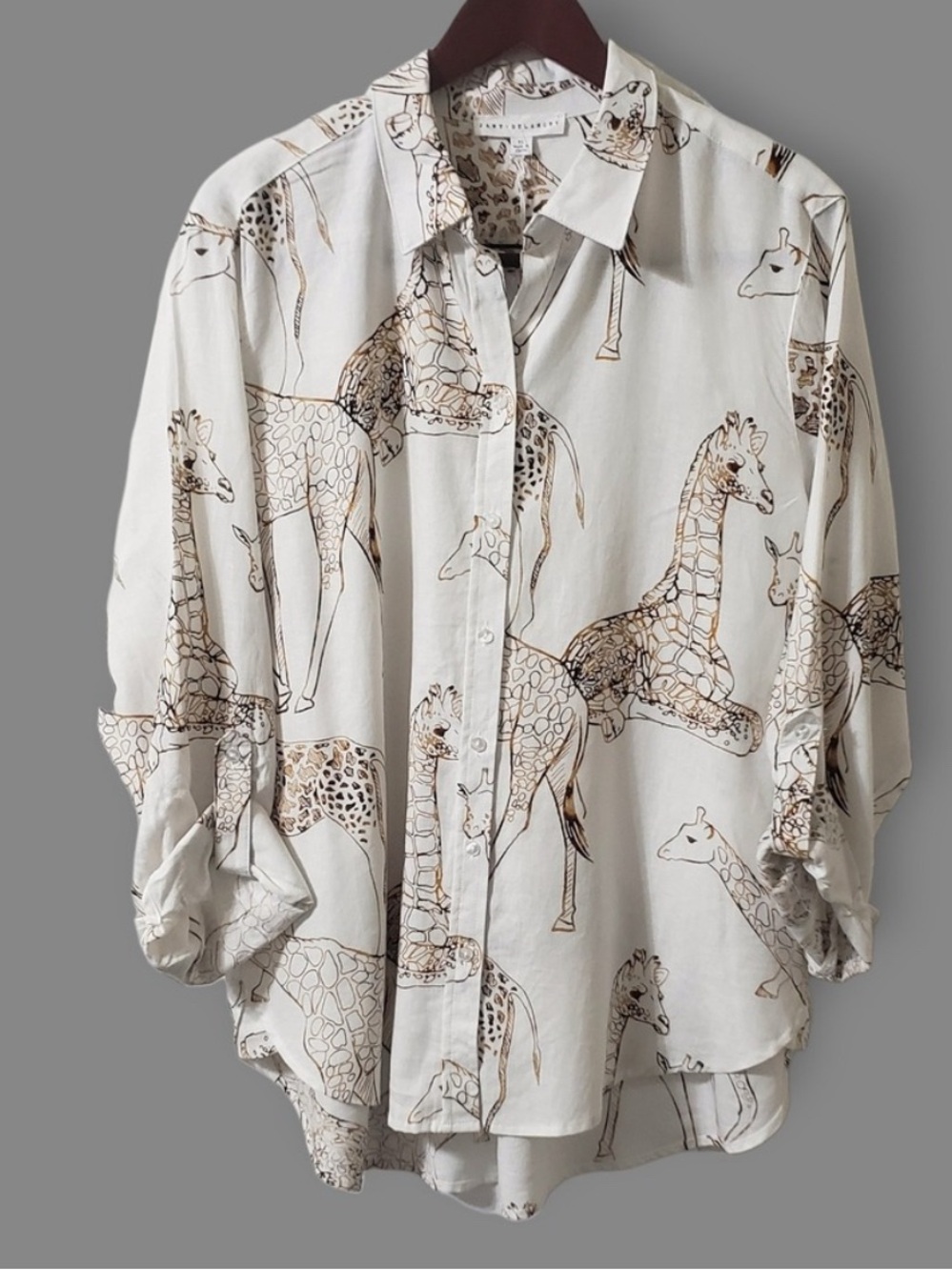 Jane + Delancey White Giraffe Print Button-Up Shirt Size Medium